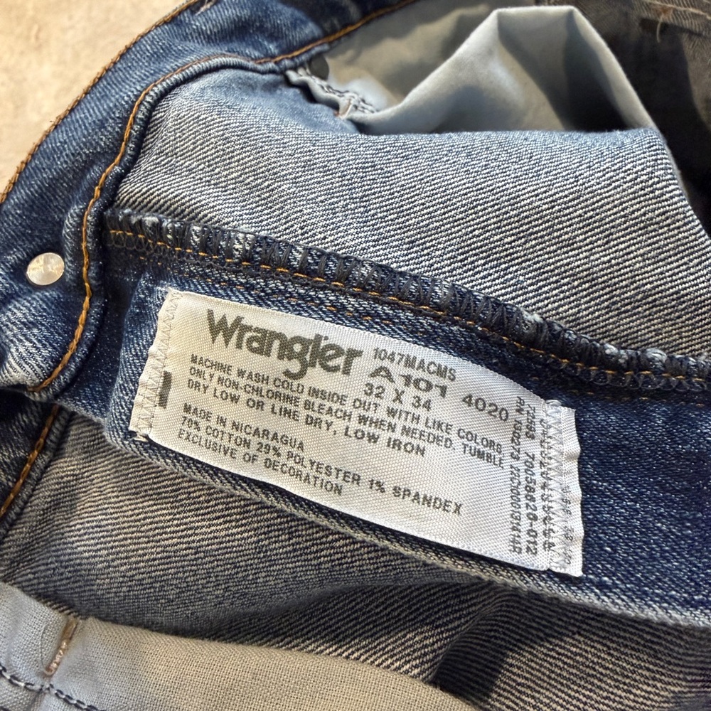 Wrangler Men's 32x34 Blue Straight Jeans - Picture 3 of 3